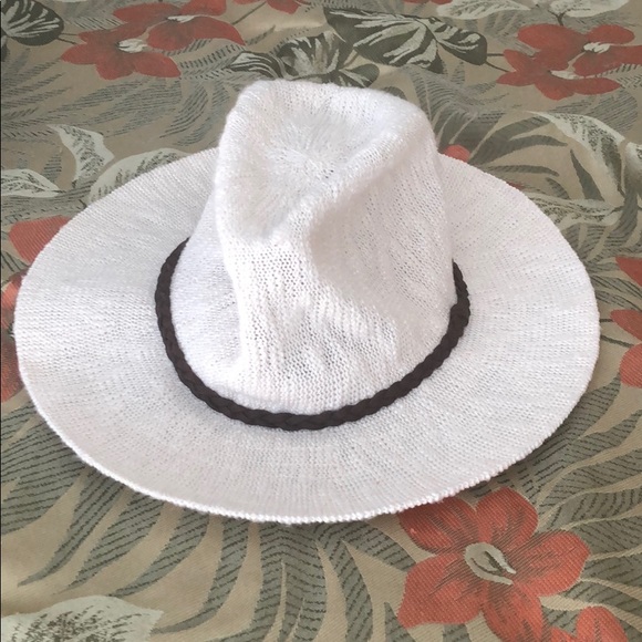 Accessories - Cloth floppy brim hat. O/S